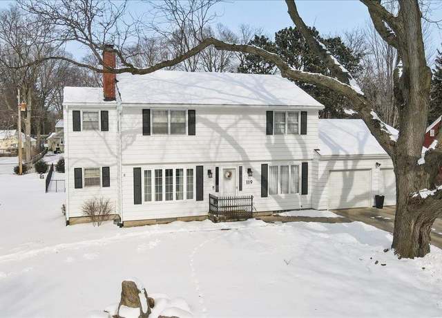 Property at 119 Ivanhoe Rd, Waterloo, IA 50701, 3 beds, 2.5 baths