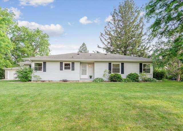 Property at 1006 W 16th St, Cedar Falls, IA 50613, 4 beds, 2.5 baths