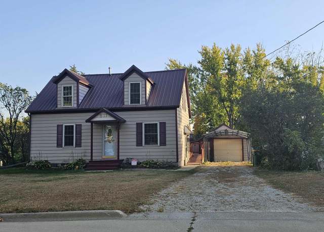 Property at 811 7th St St NE, Independence, IA 50644, 3 beds, 2 baths