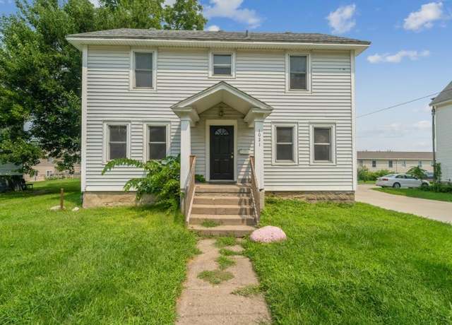 Property at 1021 W 22nd St, Cedar Falls, IA 50613, 5 beds, 1.5 baths