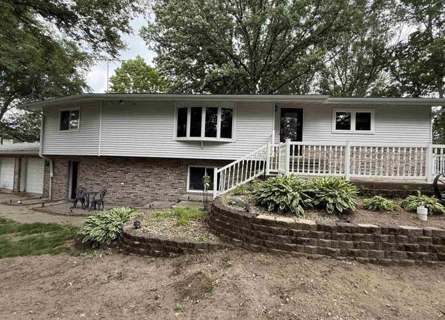 Property at 1673 Firefly Rd, Manchester, IA 52057, 3 beds, 2.5 baths