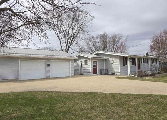 Property at 2506 River Rd, Decorah, IA 52101, 3 beds, 1 bath