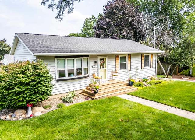 Property at 1530 Maxine Ave, Waterloo, IA 50701, 3 beds, 2 baths