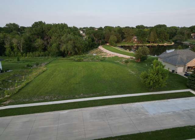Property at 1025 Lakeshore Dr, Cedar Falls, IA 50613