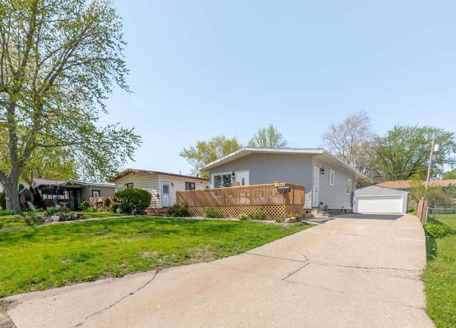 Property at 1743 Locke Ave, Waterloo, IA 50702, 3 beds, 2 baths