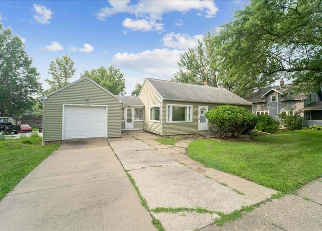 Property at 716 W 18 St, Cedar Falls, IA 50613, 2 beds, 2 baths