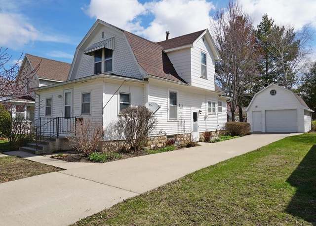 Property at 416 S Iowa St, Charles City, IA 50616, 2 beds, 1.5 baths