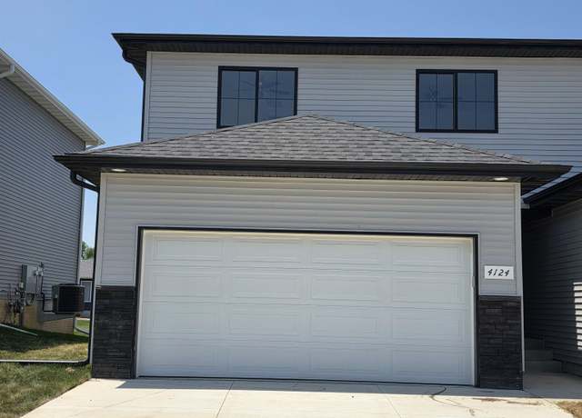 Property at 4102 Omaha Ave, Waterloo, IA 50702, 3 beds, 2.5 baths