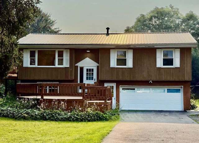 Property at 7915 Moline Rd, Waterloo, IA 50703, 3 beds, 2 baths