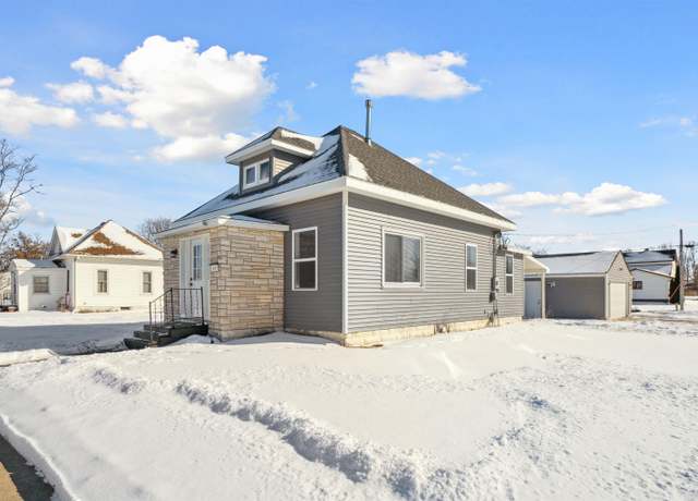 Property at 447 Nash St, Aplington, IA 50604, 2 beds, 1 bath