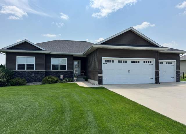 Property at 334 Limerick Dr, Jesup, IA 50648, 5 beds, 3 baths