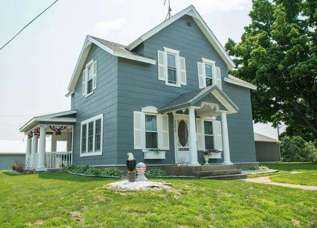 Property at 203 SE 4th St, Waverly, IA 50677, 3 beds, 1.5 baths