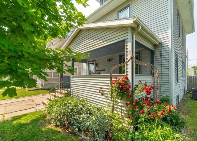 Property at 909 Forest Ave, Waterloo, IA 50702, 3 beds, 1.5 baths