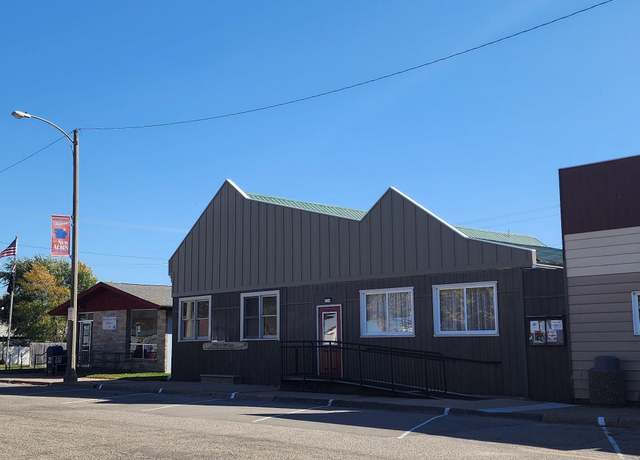 Property at 174 NE Main St, New Albin, IA 52160, 5 beds