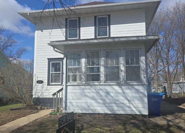 Property at 806 NE 1st Ave, Oelwein, IA 50662, 3 beds, 1 bath