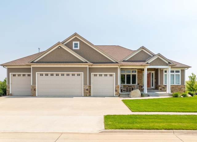 Property at 1605 Green Creek Rd, Cedar Falls, IA 50613, 5 beds, 3.5 baths