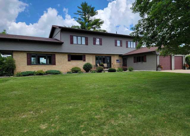 Property at 222 8th Ave Ave E, Cresco, IA 52136, 3 beds, 3.5 baths