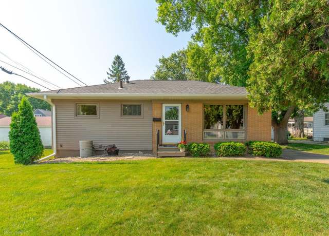 Property at 928 Locke Avenue Ave, Waterloo, IA 50702, 3 beds, 1 bath