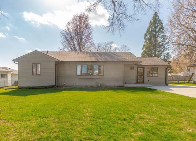 Property at 4317 Clearview Dr, Cedar Falls, IA 50613, 3 beds, 2 baths