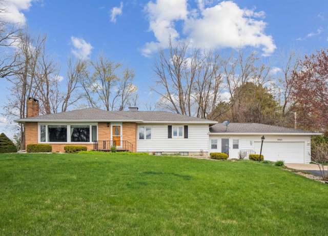 Property at 9902 University Ave, Cedar Falls, IA 50613, 3 beds, 2 baths
