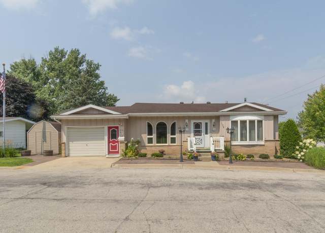 Property at 105 Hillside Dr Dr SE, Saint Lucas, IA 52166, 2 beds, 2 baths