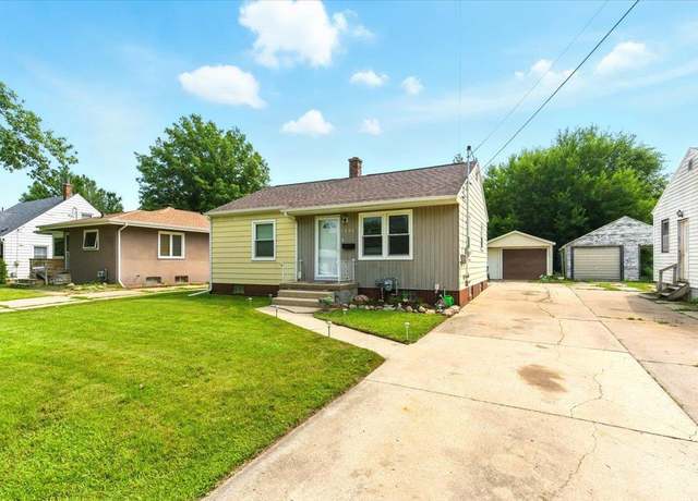 Property at 1823 W 6th St, Waterloo, IA 50702, 2 beds, 1 bath