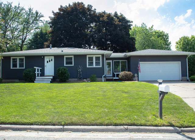 Property at 413 NW 17th St, Waverly, IA 50677, 3 beds, 2 baths