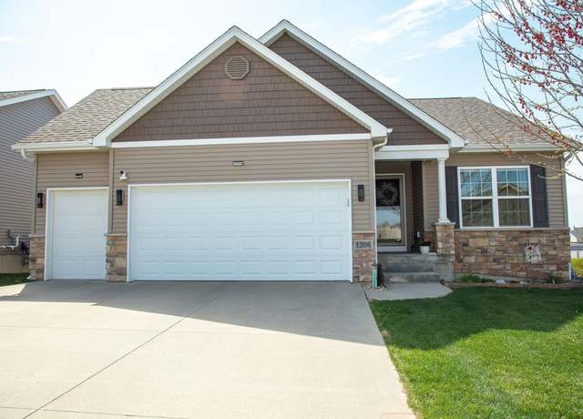 Property at 1306 Hummingbird Cir, Waterloo, IA 50702, 3 beds, 3 baths