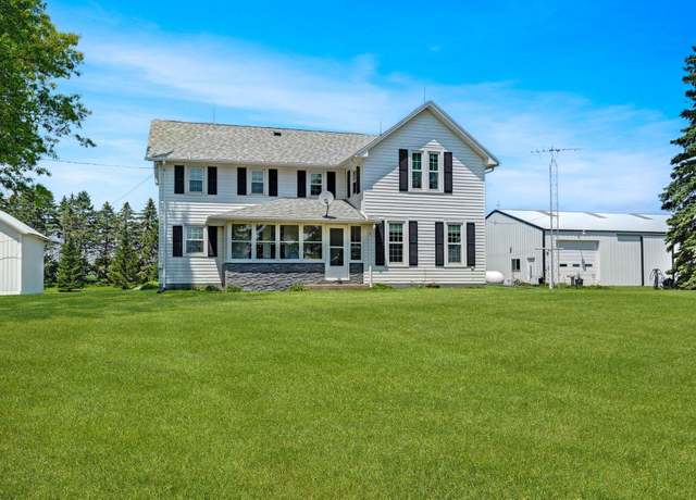 Property at 3806 W Gresham Rd, Cedar Falls, IA 50613, 4 beds, 1.5 baths