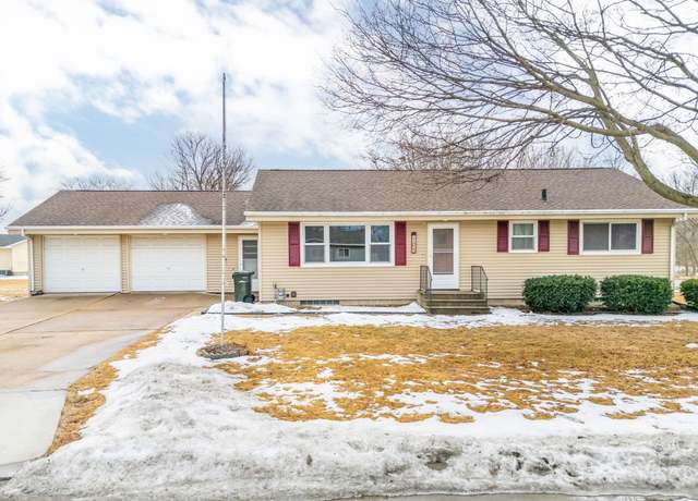 Property at 105 Oregon Rd, Cedar Falls, IA 50613, 3 beds, 2 baths