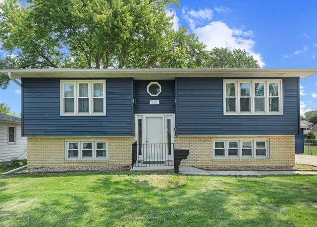 Property at 3029 W 9th St, Waterloo, IA 50701, 4 beds, 2 baths