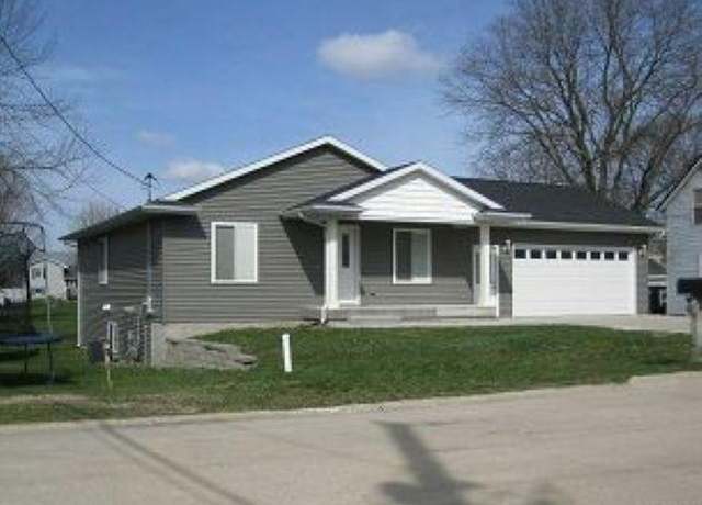 Property at 1017 SW 7th Ave, Independence, IA 50644, 4 beds, 3 baths