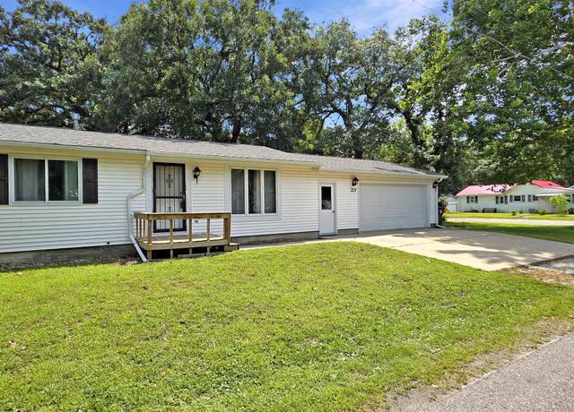 Property at 2121 Sumac Ave, Cedar Falls, IA 50613, 2 beds, 2 baths