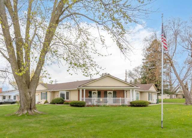 Property at 1102 Dixon Dr, Waterloo, IA 50701, 2 beds, 2 baths