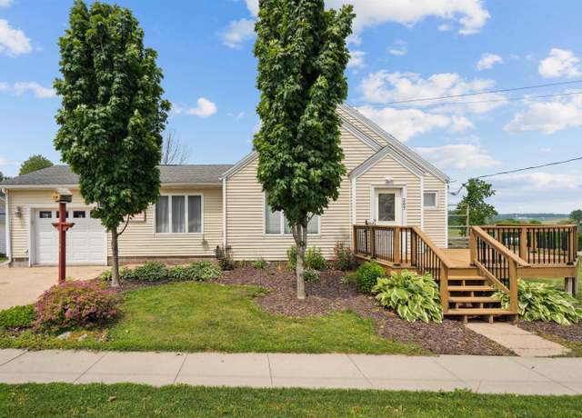 Property at 207 Elkader St. St, Strawberry Point, IA 52076, 2 beds, 1.5 baths