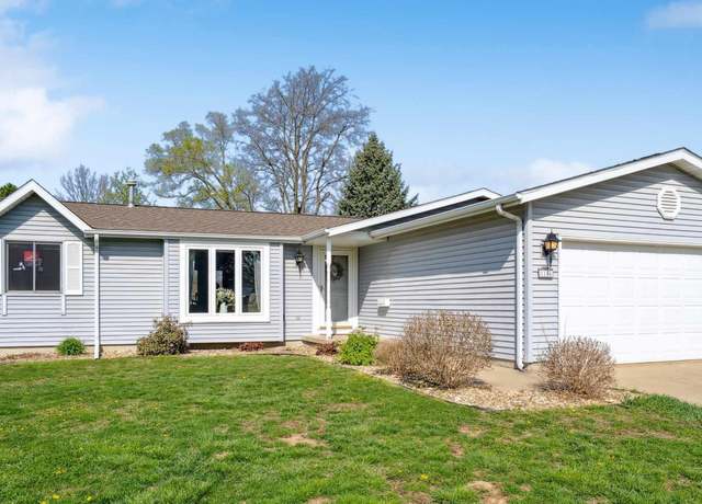 Property at 1104 Lake Shore Pl, Evansdale, IA 50707, 3 beds, 2 baths