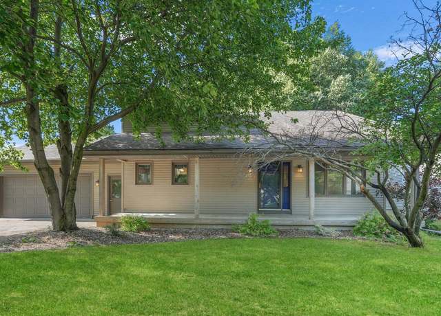 Property at 2712 Ryan Dr, Cedar Falls, IA 50613, 5 beds, 3.5 baths