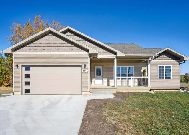 Property at 2324 Maynard Ave, Waterloo, IA 50701, 4 beds, 3 baths