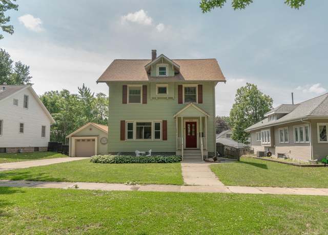 Property at 421 Home Park Blvd, Waterloo, IA 50701, 3 beds, 1.5 baths