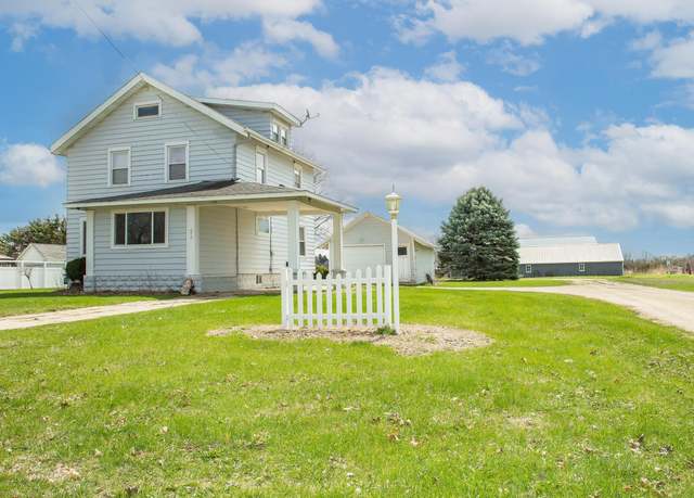 Property at 402 Courtland St, Greene, IA 50636, 3 beds, 1.5 baths