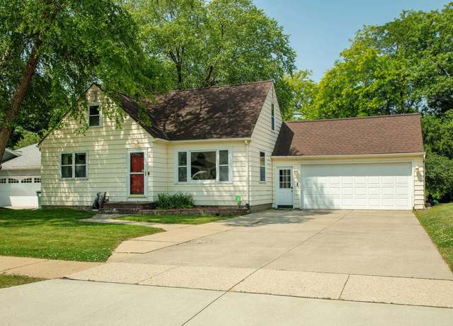Property at 3509 Mcclain Dr, Cedar Falls, IA 50613, 3 beds, 2 baths