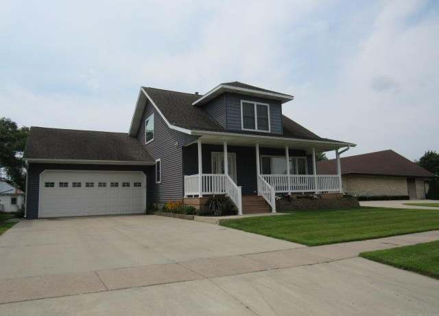 Property at 210 1st St St SE, Hopkinton, IA 52237, 3 beds, 2.5 baths