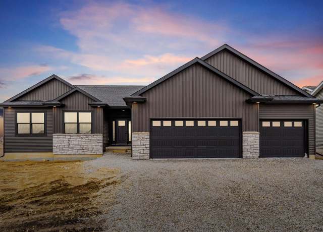 Property at 2826 Autumn Woods Dr, Cedar Falls, IA 50613, 5 beds, 3 baths
