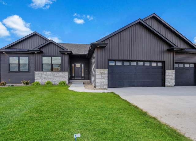 Property at 2826 Autumn Woods Dr, Cedar Falls, IA 50613, 5 beds, 3 baths