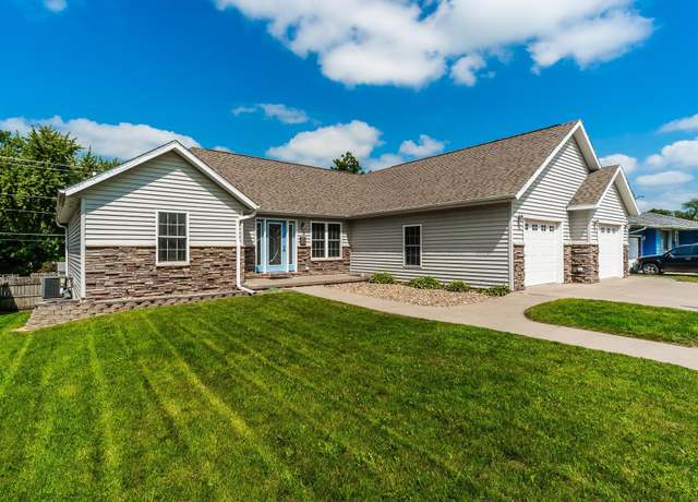 Property at 403 E Carleton St, Toledo, IA 52342, 5 beds, 3 baths