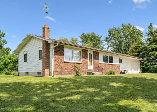 Property at 1675 Jamestown Ave, Independence, IA 50644, 3 beds, 2 baths