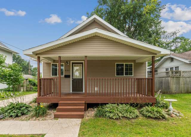 Property at 2311 W 3rd St, Waterloo, IA 50701, 2 beds, 1 bath