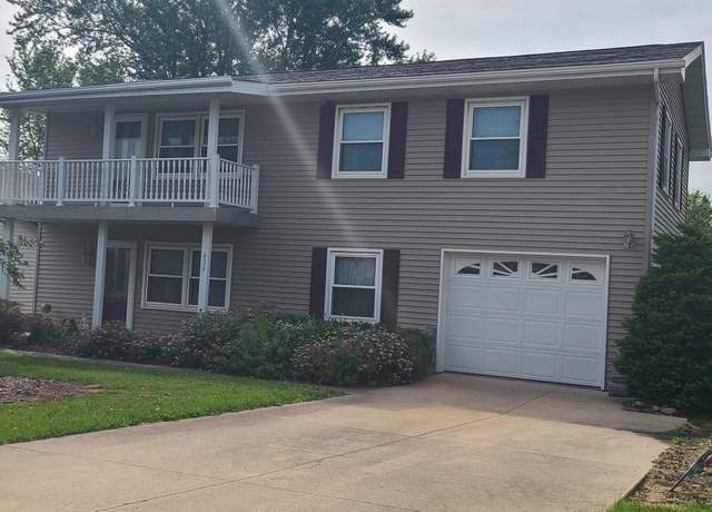Property at 406 E Centre St, Garnavillo, IA 52049, 4 beds, 1.5 baths
