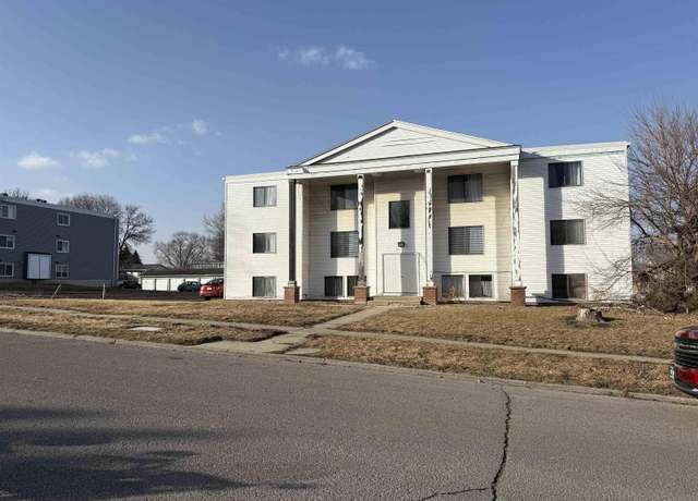 Property at 1111 Langley Rd, Waterloo, IA 50702