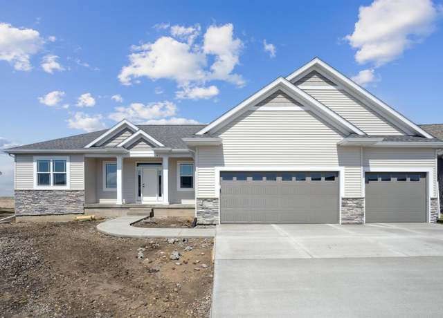 Property at 2831 Autumn Woods Dr, Cedar Falls, IA 50613, 4 beds, 3 baths